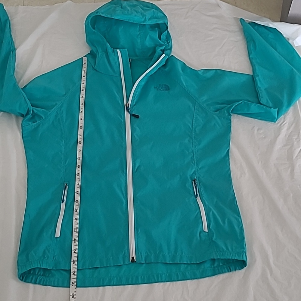 The North Face Women's Aqua Blue Hooded Shell Jacket (Windbreaker) - Picture 12 of 12